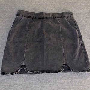 Denim dark gray skirt with scalloped edge front